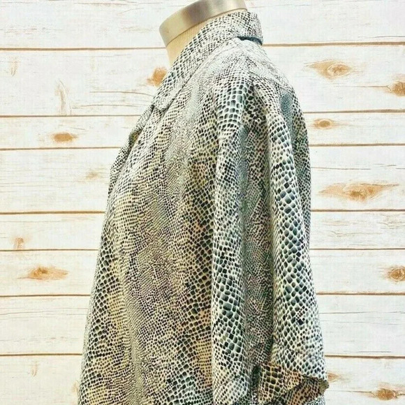 IMPRESSIONS Women Short Sleeve Button Down Collared Animal Print Shirt Sz Large - Picture 10 of 12